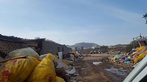 بلاغ مواطن يقود لضبط 5 مستودعات مخالفة لتصنيع الأثاث بالمدينة