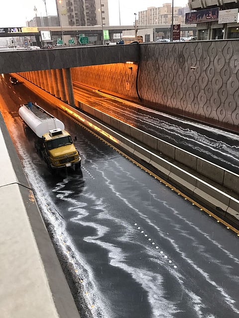 "أمانة جدة": الانتهاء من تنظيف الأحياء من الأمطار خلال 24 ساعة