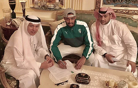 رسميًّا.. مهند عسيري لاعبًا أهلاويًّا حتى ٢٠٢٠