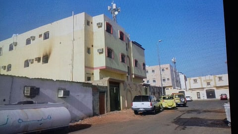 احتجاز سيدة سعودية وطفليها بحريق سيطر عليه مدني المدينة