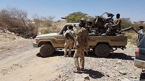 الجيش اليمني يعلن استكماله تحرير منفذ علب.. والأثلة: انتظروا المفاجآت