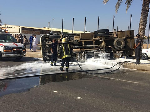 انقلاب شاحنة نفطية بطريق الستين بجازان يخلّف إصابتين