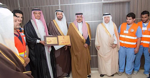 تسجيل أمير الباحة اسمه متطوعًا بالهلال الأحمر.. مبادرة ودعم للعمل الإنساني