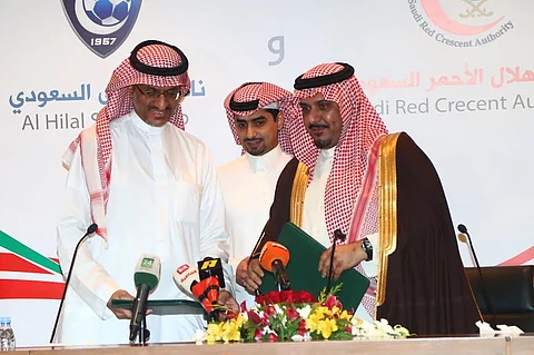 "الزعيم" يوقع اتفاقية شراكة مع الهلال الأحمر .. والقاسم: شعبية الهلال ستوصل رسائلنا