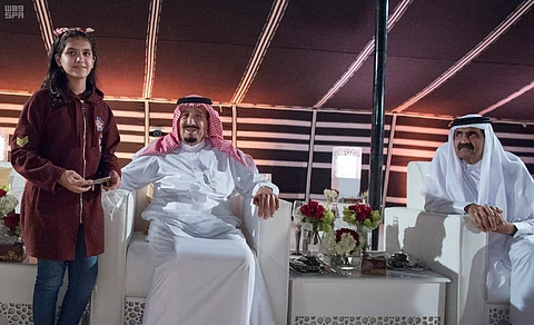 خادم الحرمين يشرِّف حفل عشاء أقامه الشيخ حمد بن خليفة بحضور أمير قطر