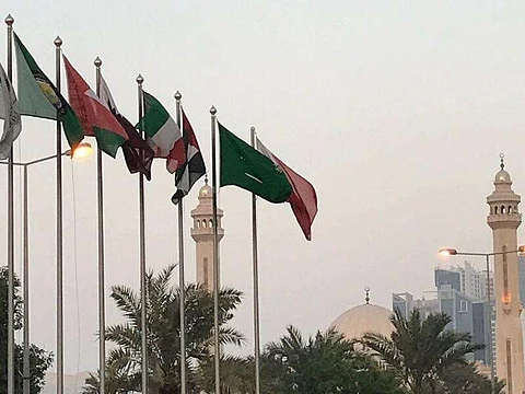 أكثر من 350 صحافياً وإعلامياً يغطون القمة الخليجية بالمنامة