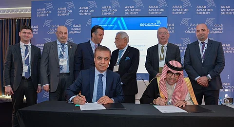"قمة العرب للطيران" تختتم أعمالها بتوقعات إيجابية ومطالبات بتطوير البنى التحتية للمطارات العربية وتخفيض الرسوم