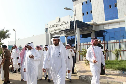 شاهد زيارة وزير الصحة لمستشفى جازان المغلق.. قرارات والتسليم خلال 12 شهراً