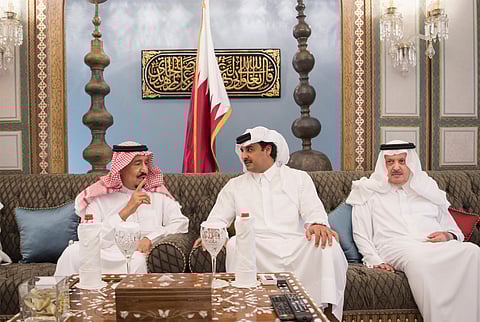 قصر البحر.. خادم الحرمين يشرف حفل غداء أقامه أمير قطر تكريماً له
