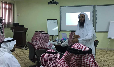 الحازمي يقود ورشة " تمكين التعلم" بمشاركة 40 معلماً بالليث