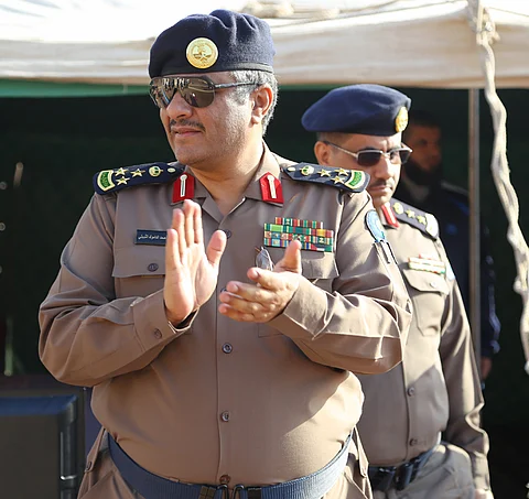 مدير عام الدفاع المدني بالمدينة يكرم الفائزين في البطولات الرياضية