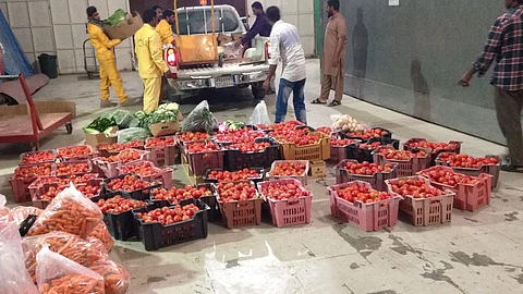 مصادرة مستودعين للخضار والفواكه المخالفة وتسليم محتوياتهما لـ"بر" الدوادمي