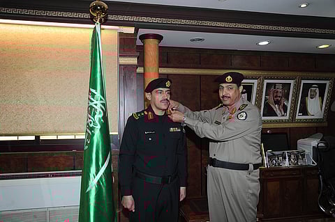 مدير شرطة تبوك يقلد "العطوي" رتبة "عقيد"