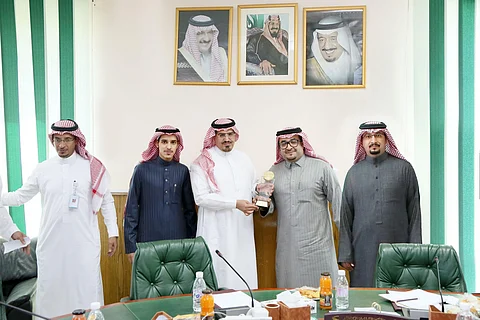 أكثر من 20 برنامجاً للتعاون على طاولة البحث بين "تعليم عسير" و"دهانات الجزيرة"