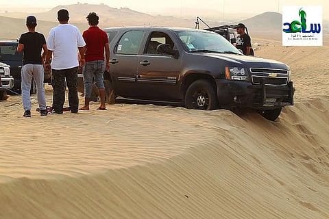 طيارون وأطباء وإعلاميون يشكلون فريقًا تطوعيًا للإنقاذ.. و"البارقي" يكشف فكرة "ساعد"
