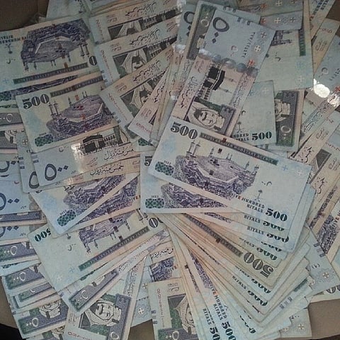 جازان.. أمانة زوجين تعيد مليوني ريال أودعت بالخطأ في حساب الزوجة