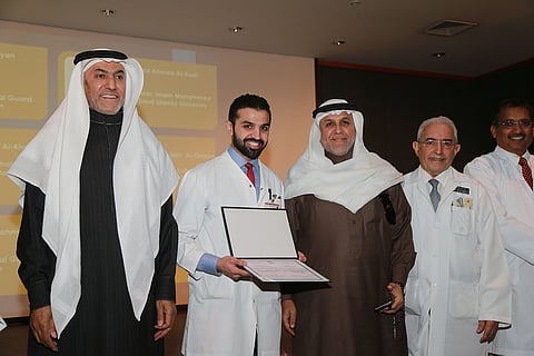 "خالد للعيون" يزف 19 طبيبًا وطبيبة في "طب الزمالة"