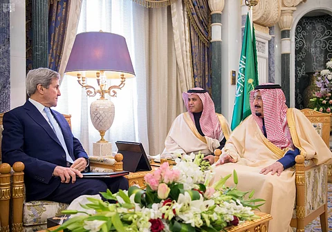 الرياض .. خادم الحرمين الشريفين يستقبل كيري وقائد الجيش الباكستاني