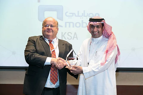 موبايلي تُتوج بجائزة Telecom Review للتميز