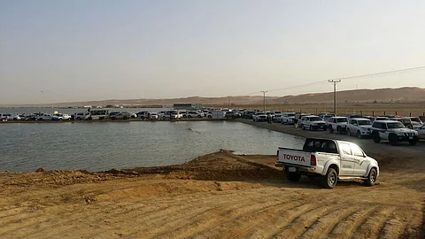 شاهد.. "العكرشية" تكتظ بالمتنزهين.. و"المرور" يفك الزحام