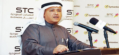 رئيس الاتصالات السعودية يتجاوب مع طلب "سعد" ويغرد: مين يعرفه؟!