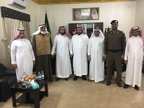 محافظ مهد الذهب يتفقد مركز "أرن" ويلتقي الأهالي