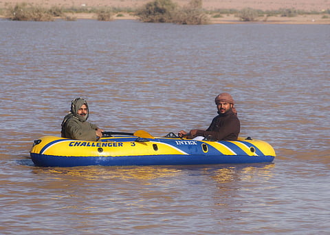 "البرغش" يجذب الأنظار بالإبحار في روضة التنهات شمال الرياض