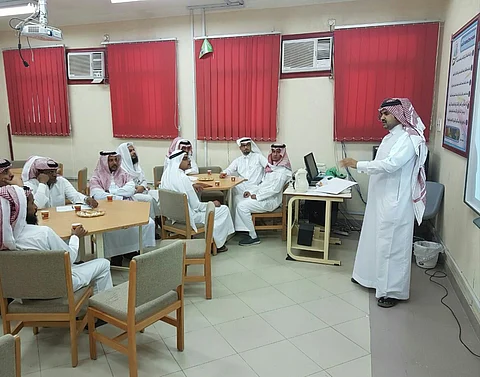 "التجهيزات المدرسية" تقيم ورشة عمل لتفعيل المختبرات الافتراضية بتعليم مكة