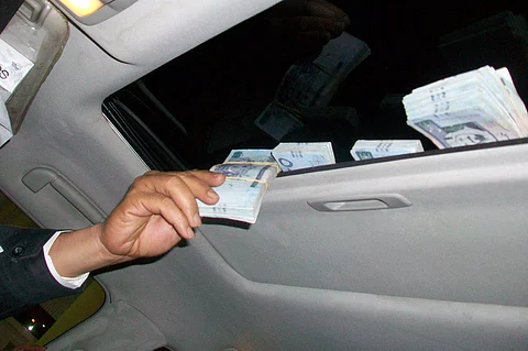 جمرك حالة عمار يُحبط محاولة تهريب أكثر من 300 ألف ريال