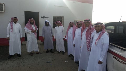 فريق بلدي بيشة يتفقد قرية "الديلمي "