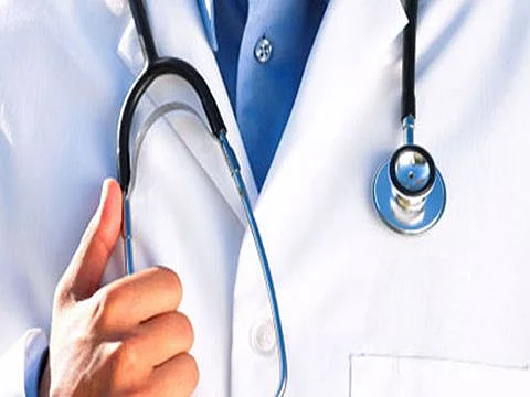 طلب تجديد عقد طبيب يكشف تناقضاً بـ"صحة تبوك".. قسم القلب غير موجود!