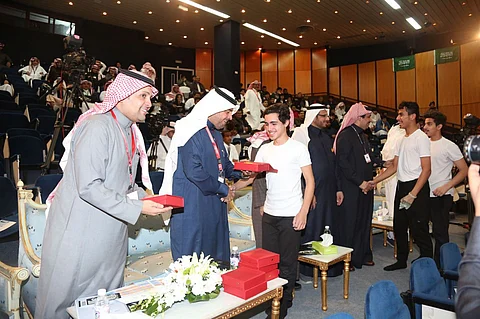 انطلاق المنافسات المسرحية بالرياض بـ "احتدام".. وعروض الطلاب تجذب الحضور