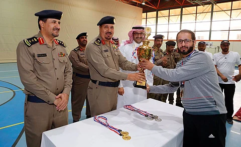 مدير مدني الرياض يتوج "شعبة الروضة" بكأس الطائرة