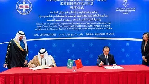شاهد.. اتفاقية لتشجيع الاستثمار الصيني بالمملكة وتطوير السياحة