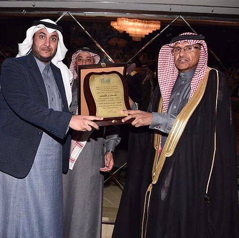 "الدفاع المدني" بتبوك يكرم متحدثه السابق العميد "العنزي"