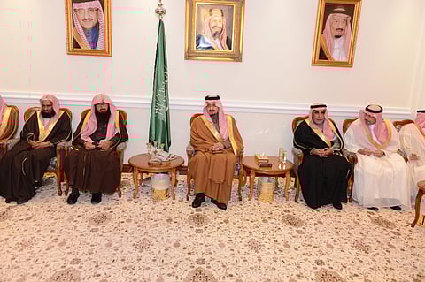 أمير عسير يلتقي القضاة ومديري الإدارات الحكومية في المنطقة