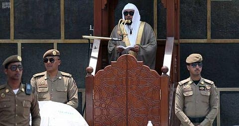 إمام الحرم المكي: المسلمون اليوم أحوجُ ما يكونون إلى الوقوف بحزمٍ أمام كل ما يهدد استقرارهم