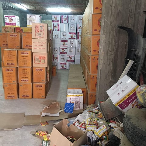 شاهد.. دهم مستودع بـ"حلقة الطائف" يكشف 2160 مادة غذائية فاسدة