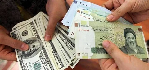هبوط قياسي للريال الإيراني.. خسر 19% من قيمته أمام الدولار