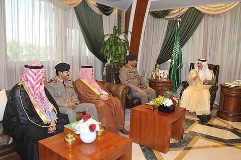 أمير الشرقية: التطوع وعمل الدفاع المدني متلازمان ومكملان