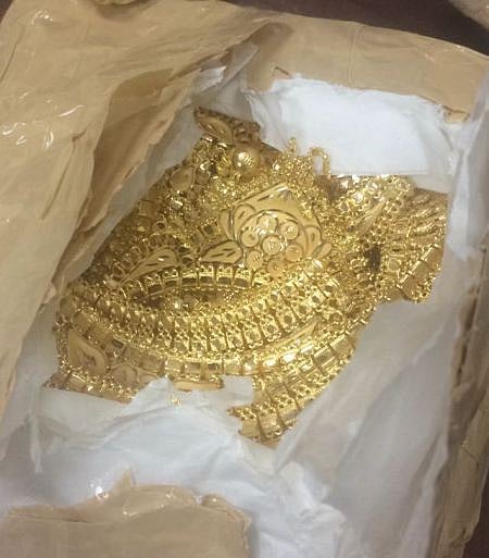 مطار الرياض.. الإيقاع باثنين أخفيا 4 كيلو ذهب أسفل ملابسهما الداخلية