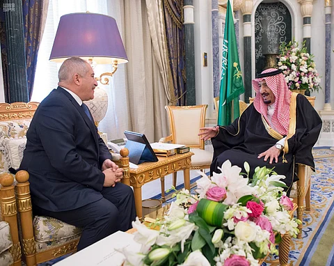 خادم الحرمين الشريفين يتسلَّم رسالةً من ملك الأردن
