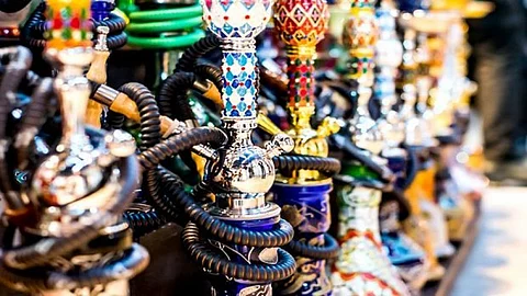المدينة.. انتشار لمحلات بيع الشيش والمعسلات بحي الشرق ومطالبات بالتدخل