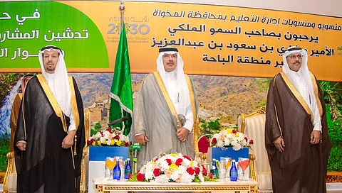 "أمير الباحة" للطلاب: لا بد من الابتكار لجعل الطالب فاهماً وليس حافظاً