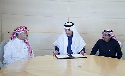 الهيئة الملكية للجبيل وينبع توقع عقدًا لتشغيل وصيانة النظم الكهربائية والاتصالات