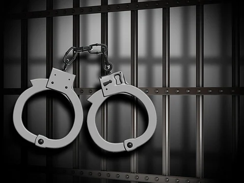 ضبط شابيْن اعتديا على وافد وسلباه تحت تهديد السلاح بجازان