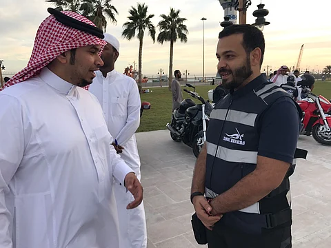 رحالة "ينبع بايكرز" ينطلقون من "التاريخية" صوب سلطنة عمان