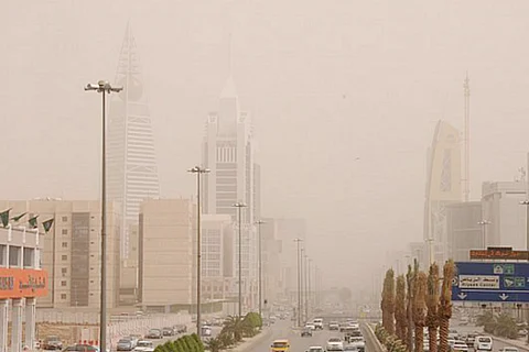 الإنذار المبكر ينيه من حالات عوالق ترابية ورياح مغبرة بثلاث مناطق