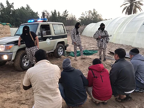 "طوارئ المجاهدين الشرقية" تضبط مصنع خمور يحوي 81 خزاناً