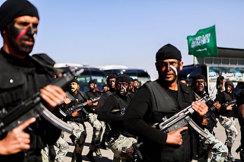 بالصور.. قائد قوات الطوارئ الخاصة يتفقد قوة وادي الدواسر